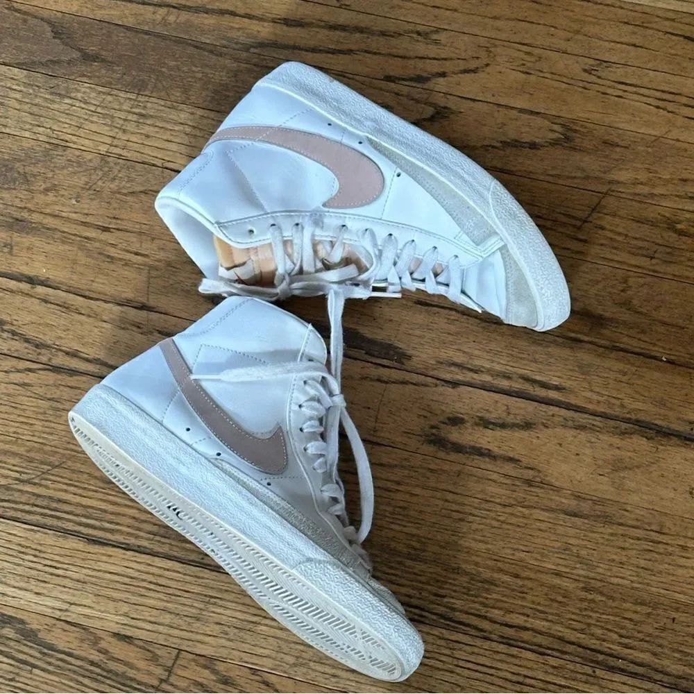 Wmns Blazer Mid '77 Vintage 'White
Pink Oxford'
Nike / Sneakers